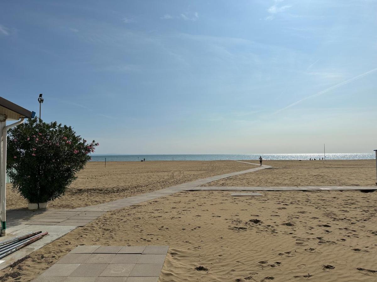 Beach Front Apartment Sabbiadoro Ліньяно-Сабб'ядоро Екстер'єр фото