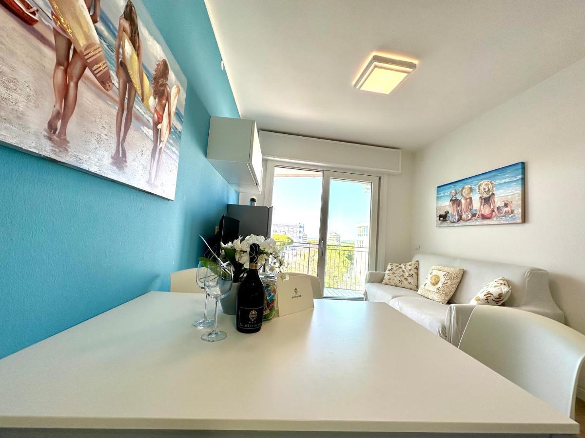 Beach Front Apartment Sabbiadoro Ліньяно-Сабб'ядоро Екстер'єр фото
